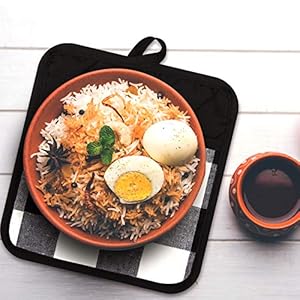 4 Pieces Buffalo Check Pot Holders with Pocket Potholders Buffalo Plaid Cloth Gloves Pocket Black and White Pot Holders for Kitchen