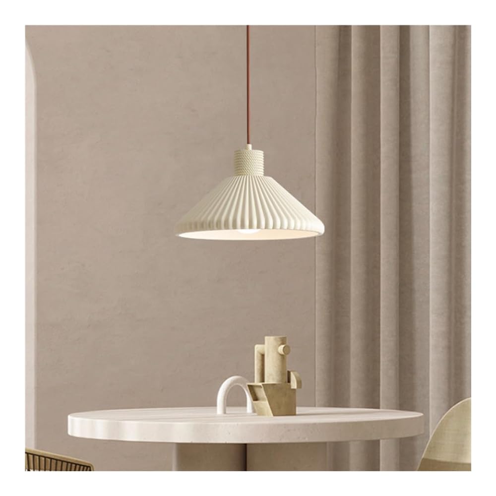 Lustre cône crème d'accueil pour sublimer l'entrée d'une maison et porte d'hôtel