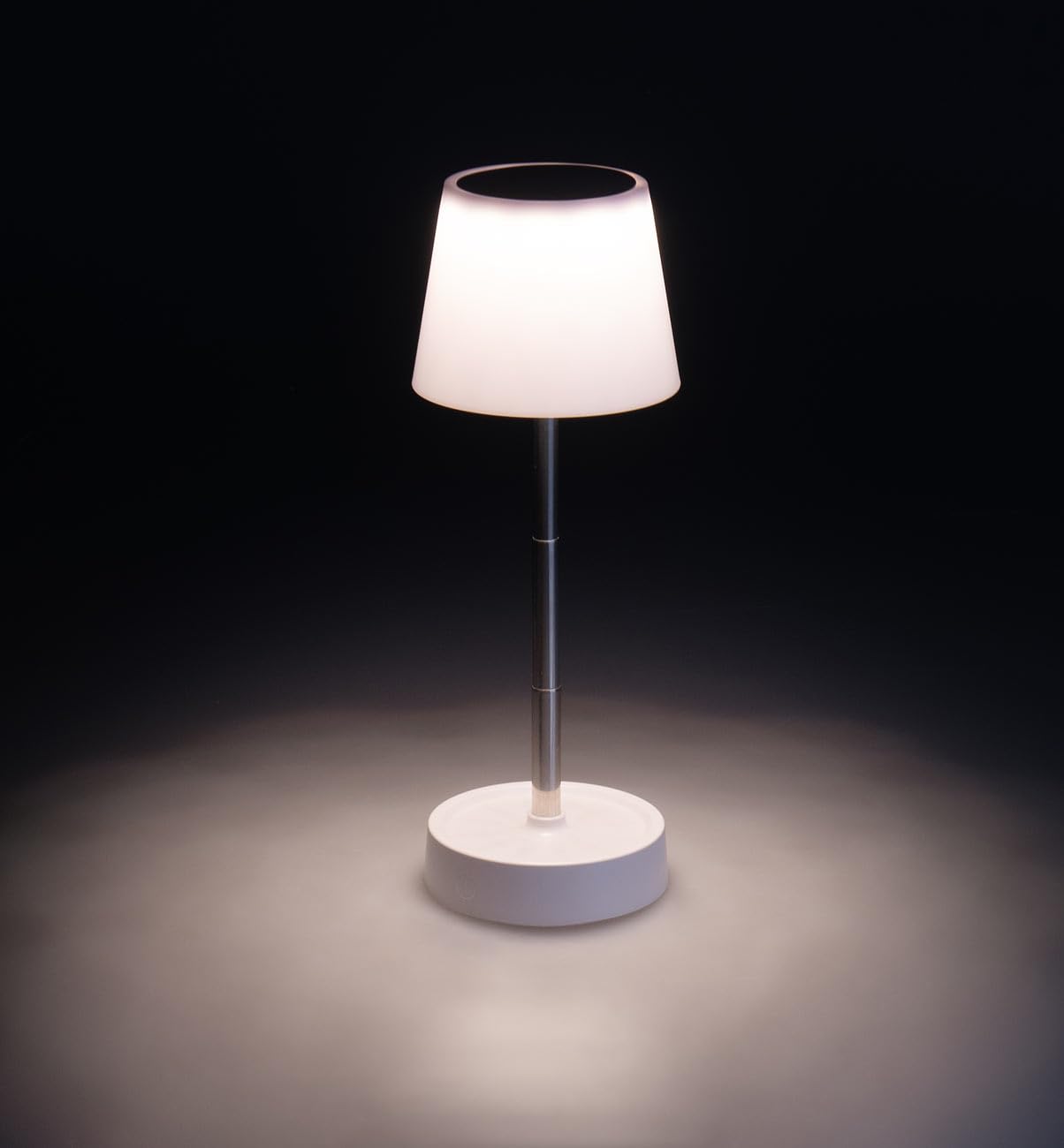 PEARL Nachtischlampe: 8er-Set Dimmbare Teleskop-Akku-Tischleuchte mit 80 Lumen, 1.200 mAh (LED Tischleuchte Batterie, aufladbare Tischlampe, Regal)