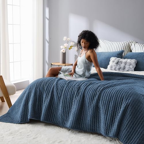 Image of Wonderful Velvet Quilt Set, Queen Size Blue Soft Fluff Texture Coverlet with Shams, Channel Stitched Pattern, All-Season Use, Versatile Lightweight Bedspread for Bedroom Adults Teens Kids,94 inchx94 inch