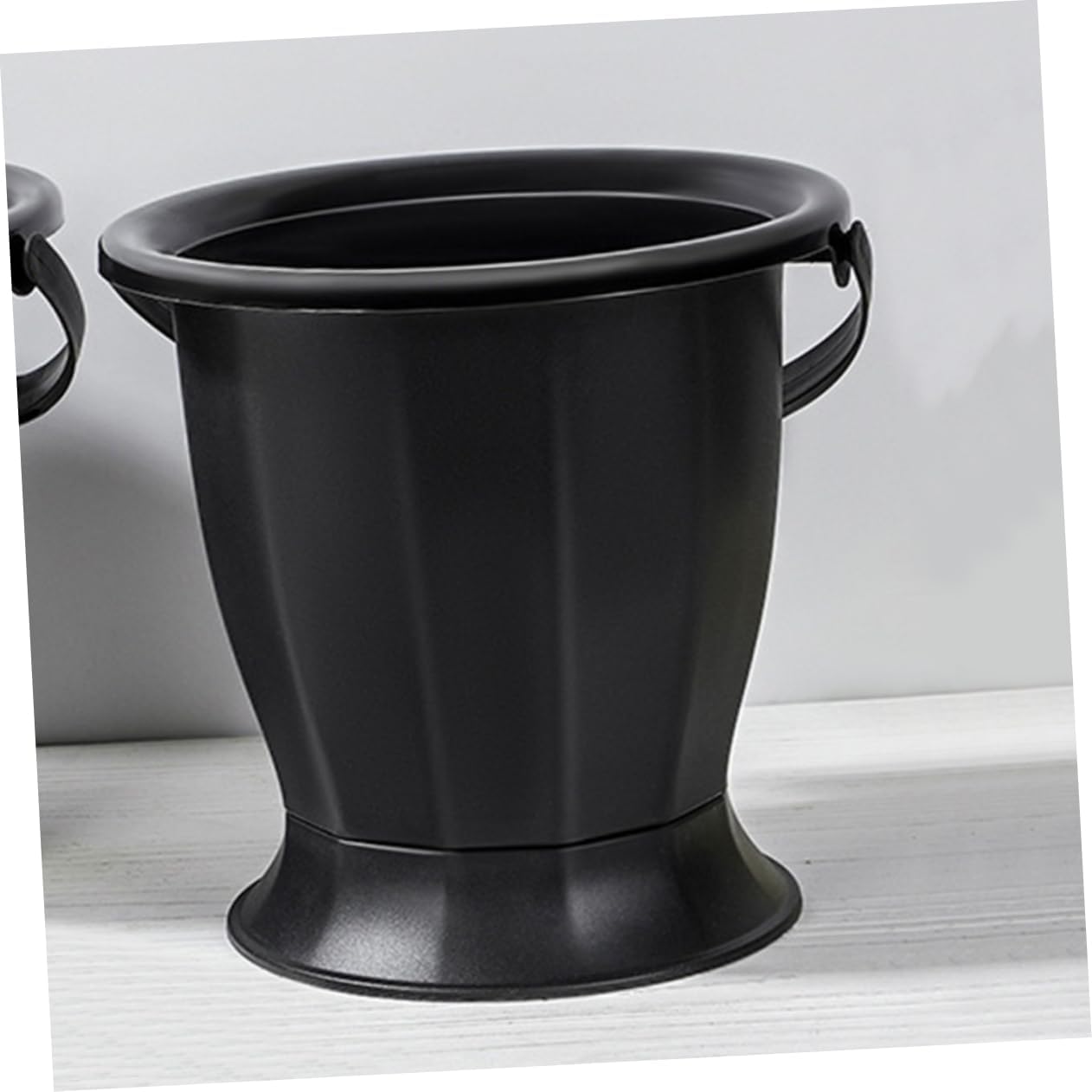 ibasenice Unisex Portable Chamber Pot with Lid Lightweight Urine Bucket for Home Use Travel Bedside Compact - Image 3