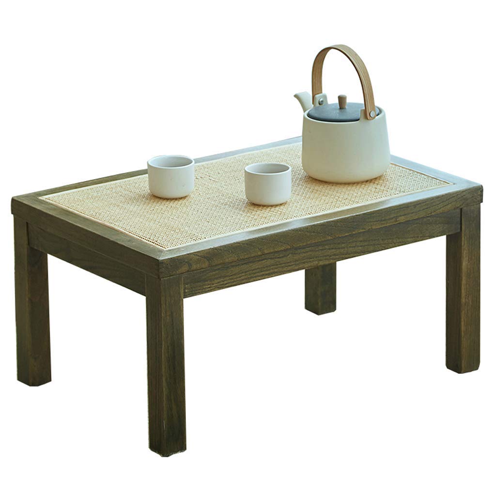 Table d'appoint naturelle en rotin pour un salon cosy et chaleureux