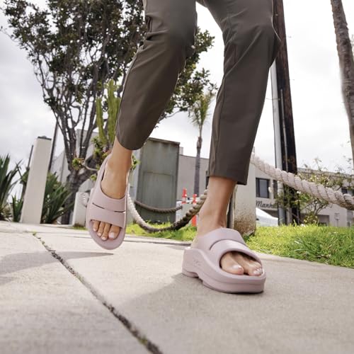 Image of OOFOS womens Oomega Ooahh Slide