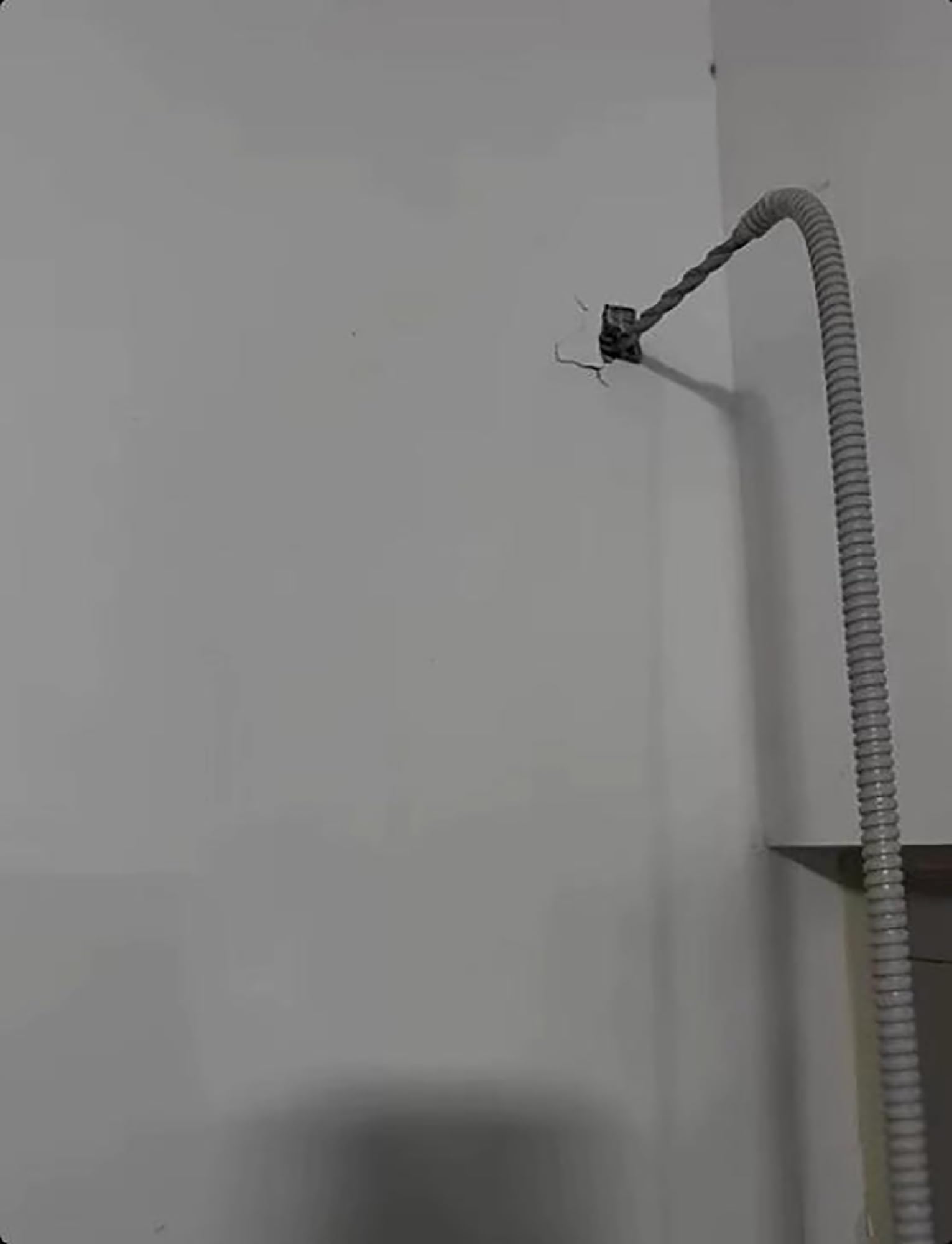 Conducto de metal flexible recubierto de PVC, manguera de protección de cable eléctrico corrugado, tubo resistente al fuego para cableado de interiores y exteriores, 328 pies de longitud