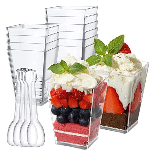 PALUDO 50 Stück Mini Desserttassen mit Löffeln - 5oz/150ml Dessertgläser Plastik Dessertbecher Klare - Wiederverwendbar Trapezoid Dessertschalen Set für Mousse Pudding Desserts Hochzeiten Party Cover