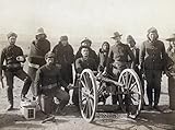Wanddekoration Drucke: Pfadfinder & Artillerymen 1891 Ncorporal Paul Weinert der US Army (viermal von rechts) steht hinter einem Artilleriestück mit Gunners of Battery E 1. Artillerie und sieben Lakota Sioux Scouts, fotografiert 1891 von John CH Grabill Wahrscheinlich auf oder in der Nähe der Pinienfirst-Reserve in South Dakota.