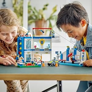 Amazon.co.jp - レゴ® シティ ポリスアカデミー 60372