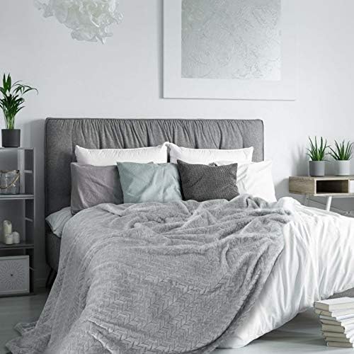 Design91 Cindy Blanket, Cuddly Blanket, Very Soft and Fluffy, Microfibre, 150 x 200 cm, Silver, 150 x 200cm - Image 3