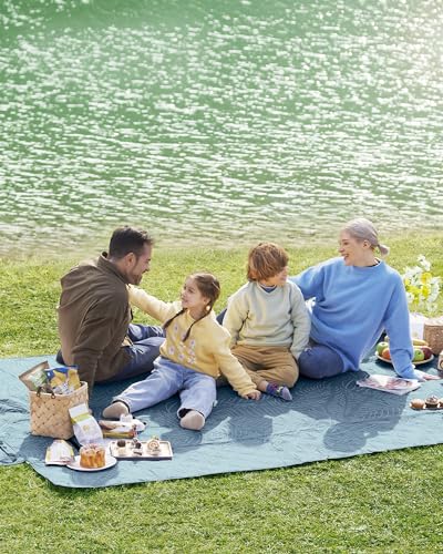 SONGMICS Picknickdecke, 300 x 200 cm, mit 4 Erdankern, groß, Campingdecke, für Park, Garten, Strand, wasserdicht, maschinenwaschbar, faltbar, hellblau mit tropischem Farn GCM310Q03