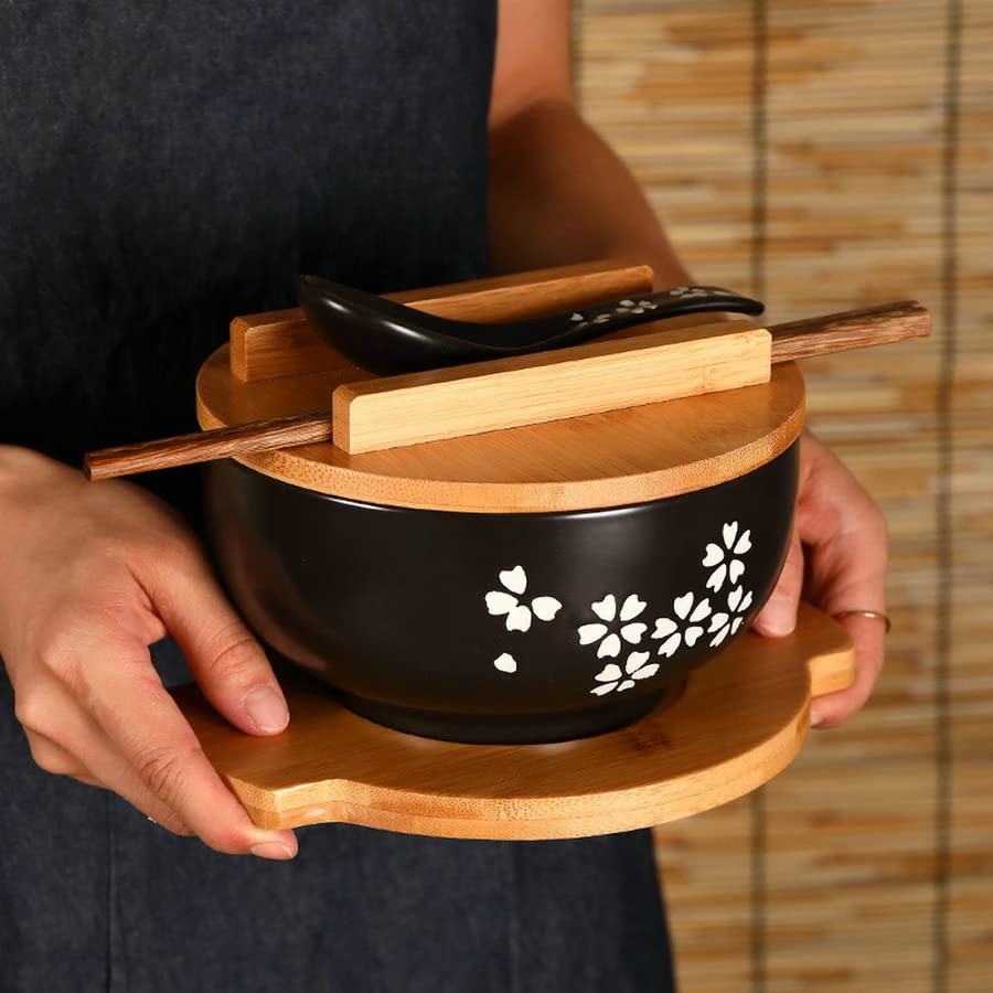 1 zestaw misek na makaron ryżowy w japońskim stylu z pokrywką łyżką i pałeczką kuchenna zastawa stołowa ceramiczna miska do zupy sałatkowej, pojemnik na żywność (5 szt./zestaw - czarny)