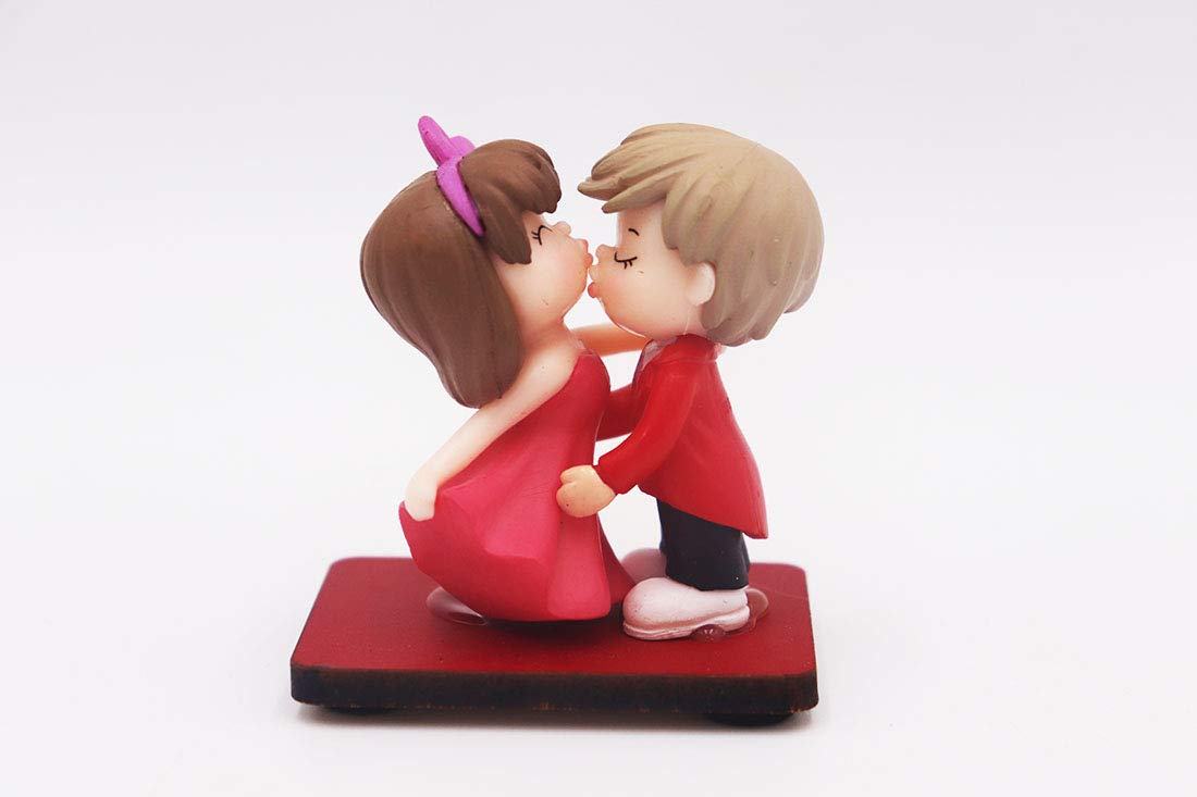Green Apple Inc 5 CM Valentine Gift for Boyfriend Girlfriend Husband Wife Men Women - Romantic Love Couple Kissing Miniature Showpiece Decorative Statue (Pack of 1)