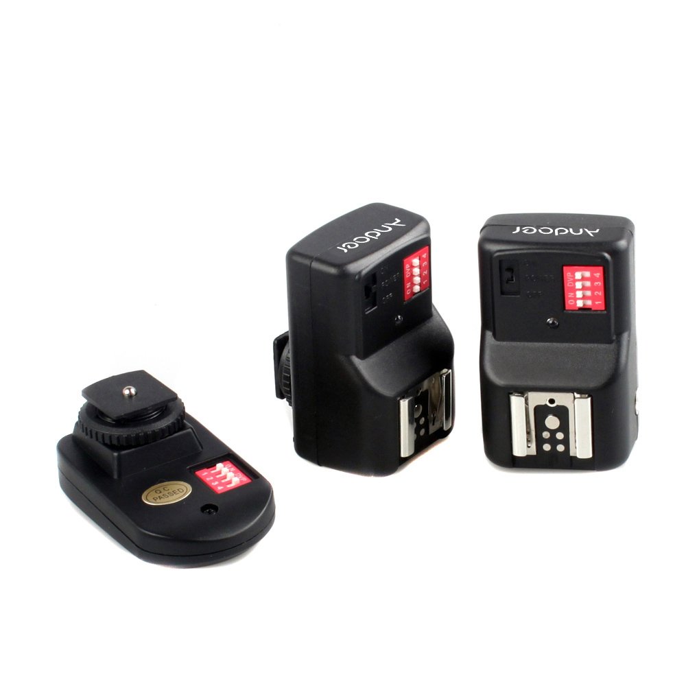 Andoer Trigger Flash a 16 canali, include 1 trasmettitore, 2 ricevitori, 1 cavo di sincronizzazione
