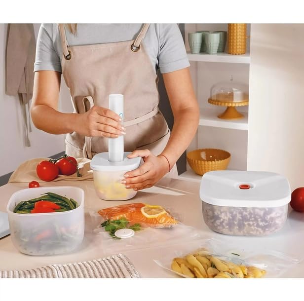 Guzzini SAVE-IT Kit Sottovuoto, 8 Pezzi, Set Contenitori Ermetici con Pompa Manuale, BPA Free, Lavabili in Lavastoviglie