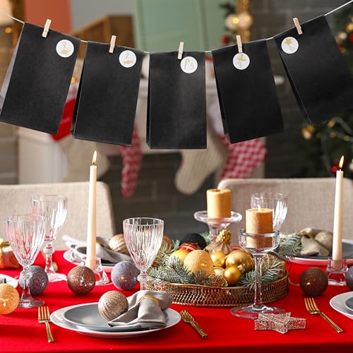 Adventskalender zum Befüllen - Adventskalender 2025 - mit 24 schwarzen Geschenktüten und 24 Zahlenaufklebern und Klammern - zum Basteln und Verschenken - Weihnachten