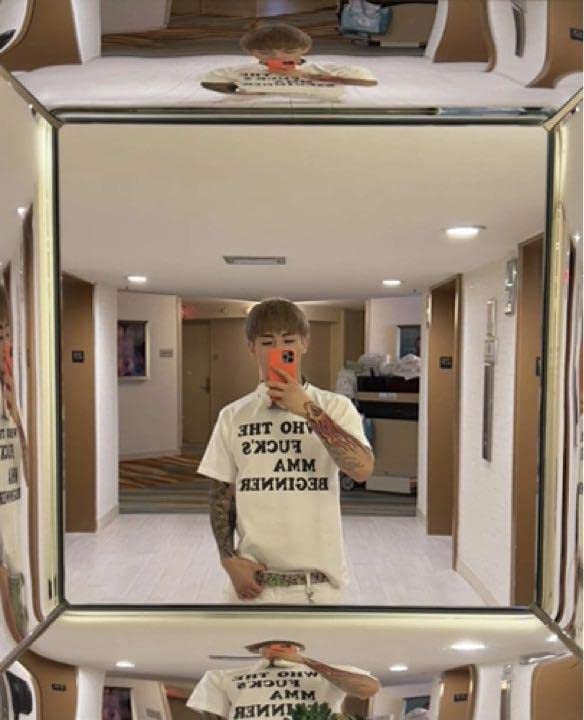 Amazon.co.jp: ??AMNJX FUCKING MMA BEGINNER T-SHIRT 平本蓮 : おもちゃ