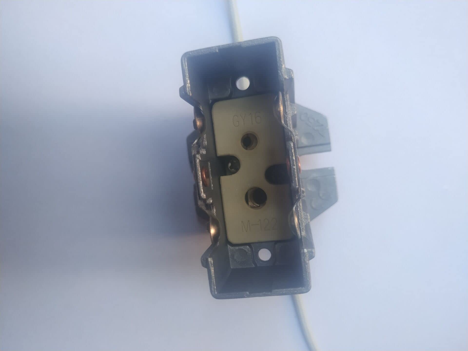 M-122 GY16 Metalllampenfassung 8A 250V Foshan energiesparende Metalllampenfassung Großhandel