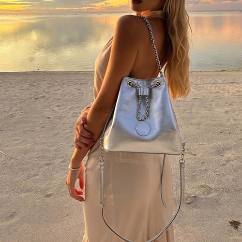 Bolso pequeño de cuero estilo bucket plateado para mujer miniatura 2