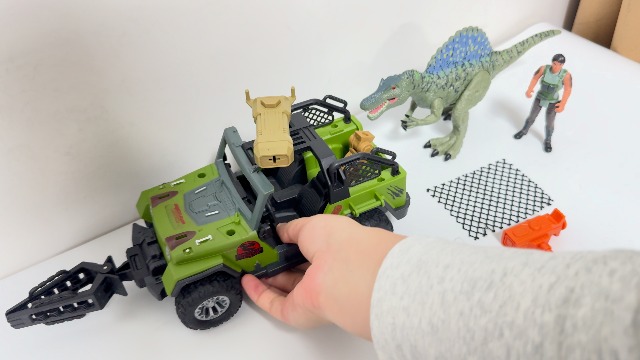 Amazon.com: EKU Dinosaur Park Truck with 10 Sounds, Capture Net