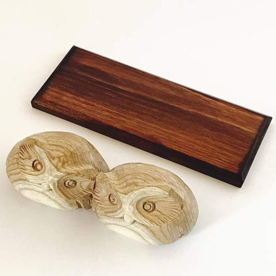 Amazon.co.jp: 木彫り ふくろう 置物 槐（えんじゅ）の木製