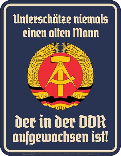 Witziges Deko Blechschild für den älteren DDR Bürger: Unterschätze nie einen alten Mann