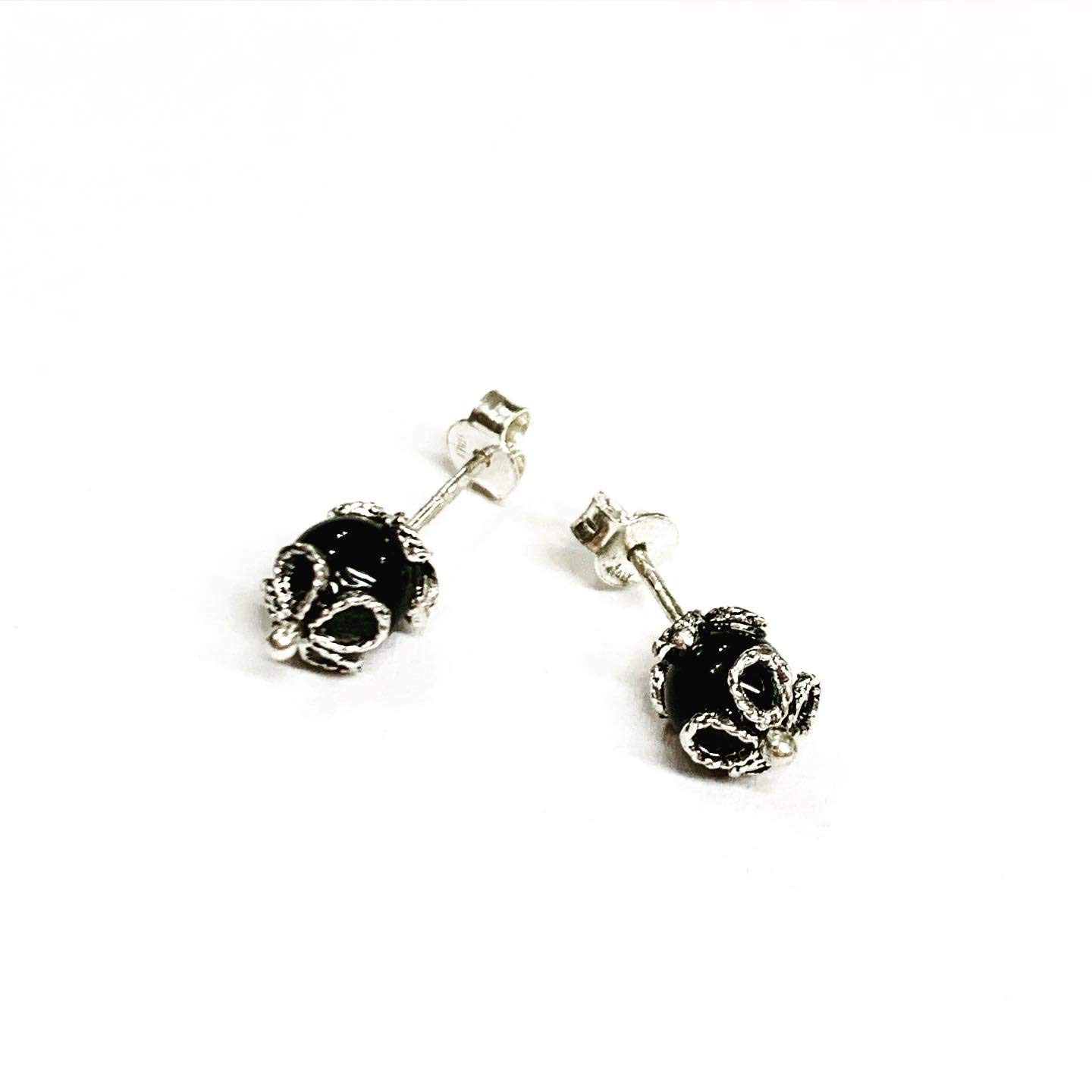 La Filigrana delle Sorelle Manunta Orecchini su COCCU in Argento Brunito, Sfera in ONICE Nero da 6 MM
