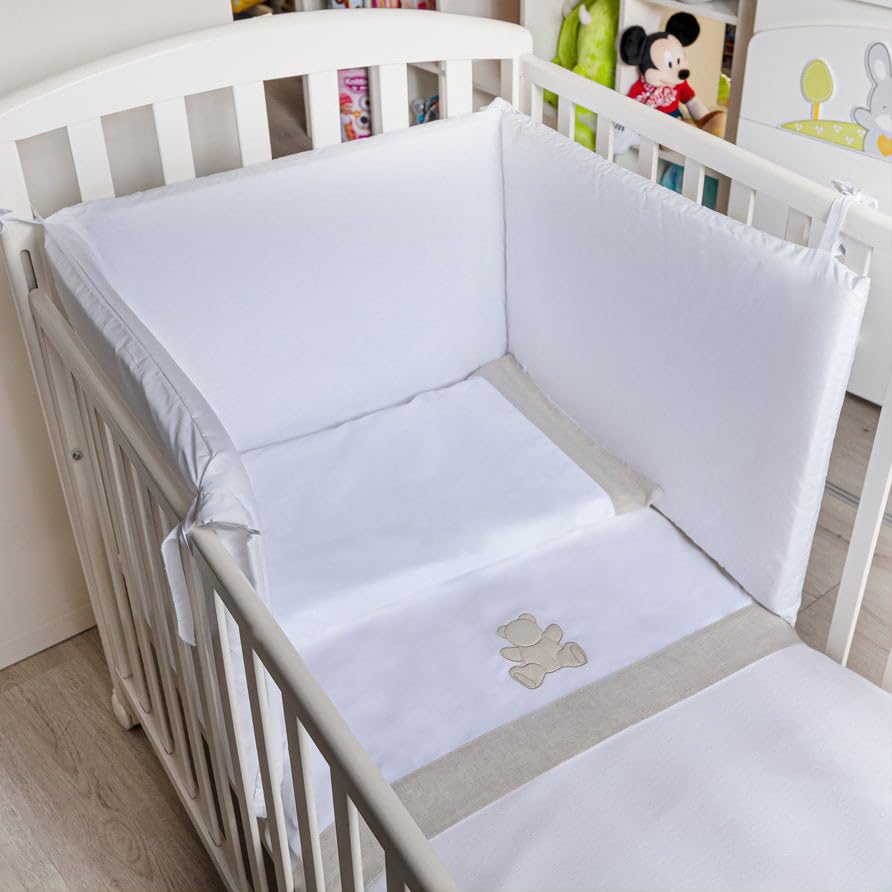Lisola Set Lenzuola Neonato, per Lettino o Culla, Lenzuolo Sopra 120x180 cm + Federa 40x60 cm + Lenzuolo Sotto 60x130 cm, Made in Italy, in Puro Cotone, Decorato in Lino. Modello: Teddy