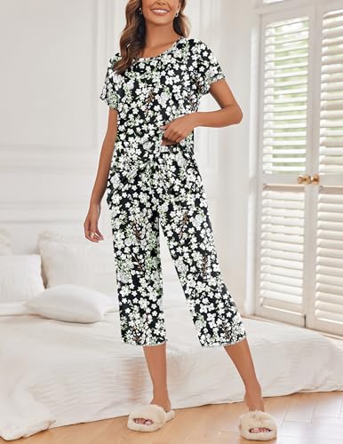 Image of Ekouaer Women's Capri Pajama Sets Print Short Sleeve Sleepwear Top and Capri Pants Soft Loungewear with Pocket