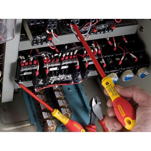 STANLEY 0-65-413 Tournevis Isolé Bout Plat 5,5 X 150 Mm - Gamme FATMAX - Fabriqués En France - Lame En Acier - Sablage De L'Empreinte - Poignée Soft Grip - Liaison Quasi Incassable - Anticorrosion