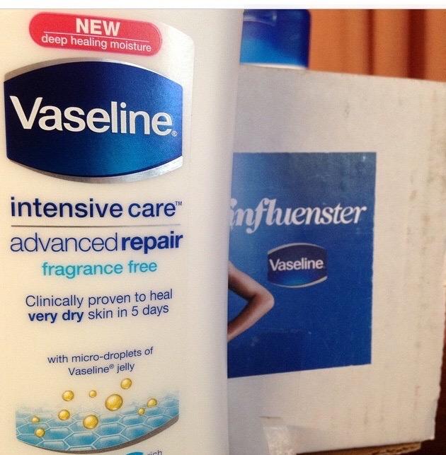 Unilever Vaseline Intensive Care Body Lotion for Dry Skin Advanced Repair Unscented Lotion Made with Ultra-Hydrating Lipids + Vaseline Jelly to Repair Extremely Dry Skin 10 oz