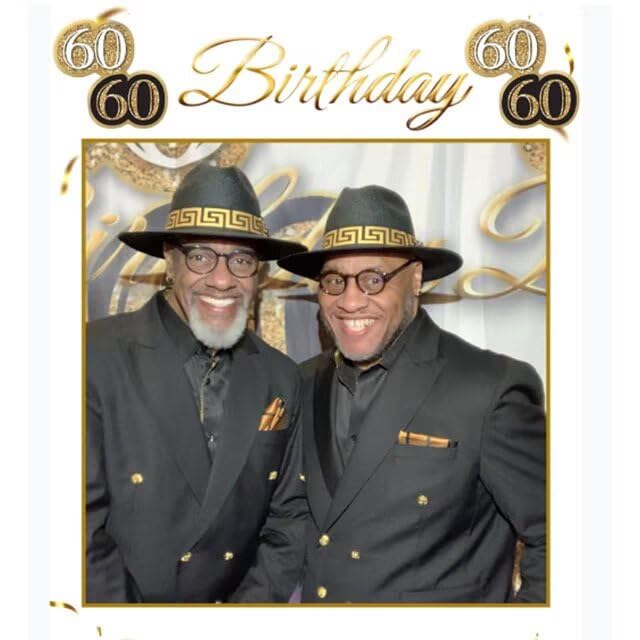 Mens 2 Piece Double Breasted Suit Regular Fit Gold Button Blazer Wedding Prom Formal Suits Set for Men2