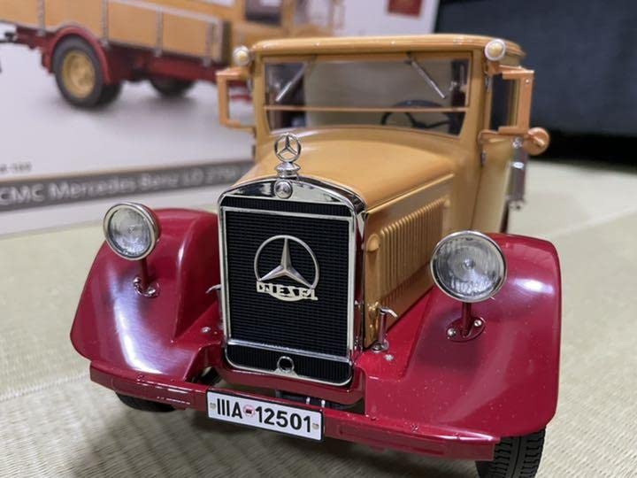 自動車 CMC1/18 MERCEDES-BENZ LO 2750 CMC 1:18 Mercedes-Benz LO 2750 Racing Car Transporter— Silver M