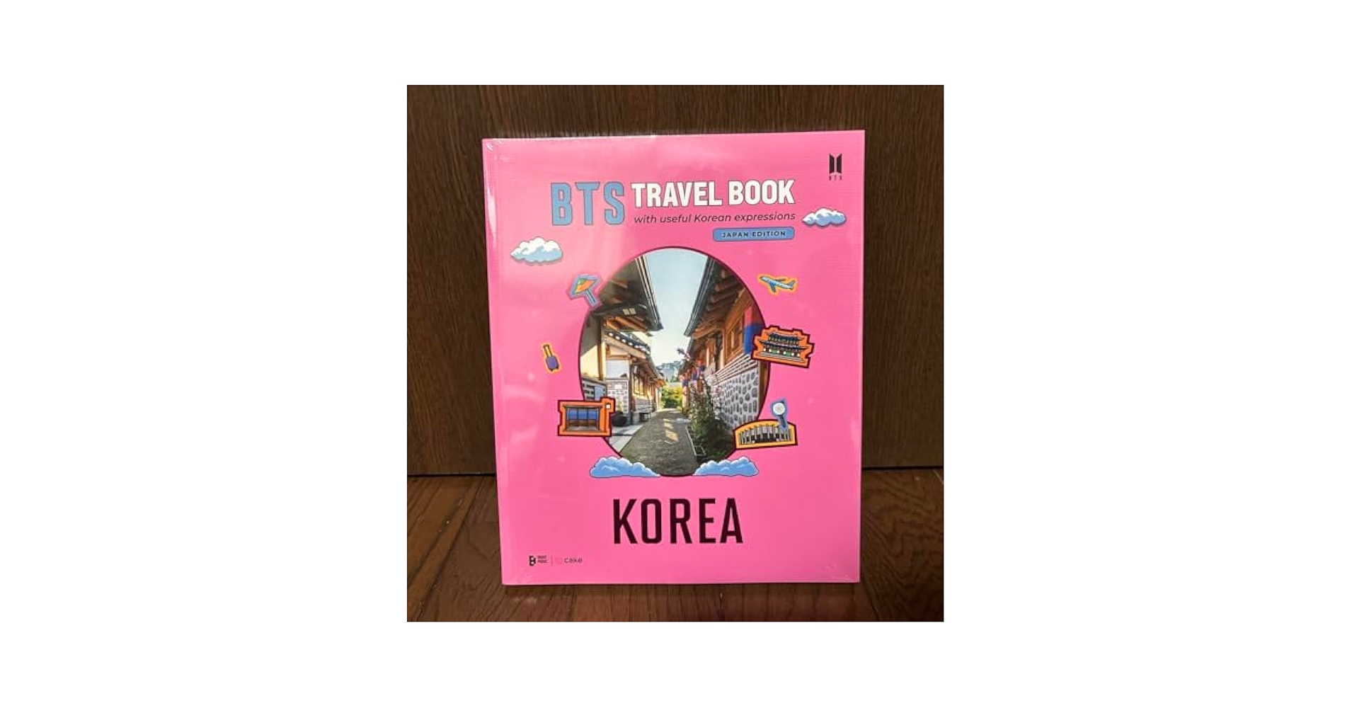 BTS トラベルブック Amazon.com: BTS Travel Book Global Edition with Useful
