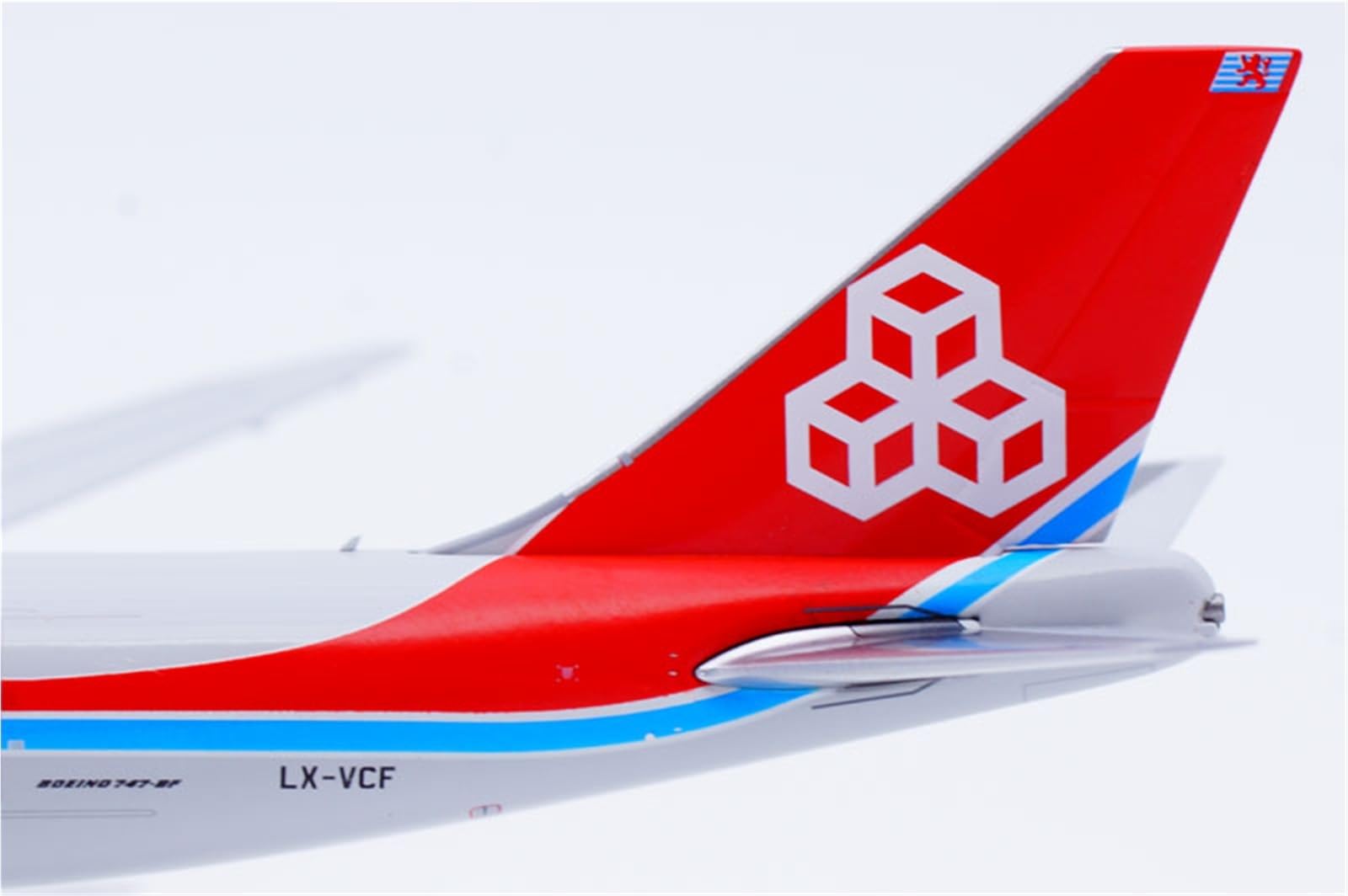 Repliki modeli samolotów dla Cargolux B747-8F LX-VCF 1:400 odlewany model samolotu – samolot w skali 19 cm ze stojakiem miniaturowy model samolotu