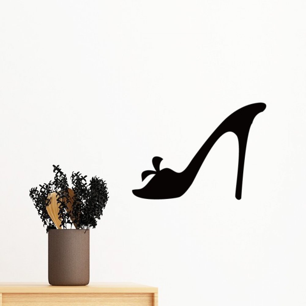Sticker mural hauts talons fleur pour décorer une chambre de design noir chic