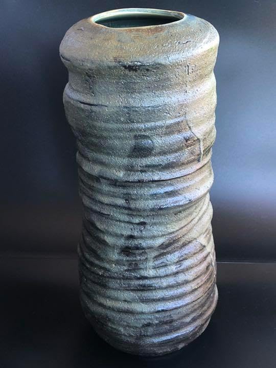 遺整理骨董収集家だった祖父のコレクションのお宝の陶器花瓶花道具