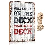 ホームインテリア用フロントドアサイン Funny What Happens On The Deck Stays On The Deck木製看板 面白いバーサイン ファニーキッチンウォールデコ(サイズ:23X35CM)