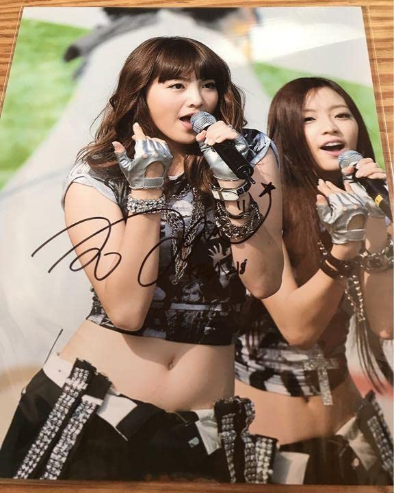 Amazon.co.jp: KARA ジヨン 直筆サイン写真 : おもちゃ