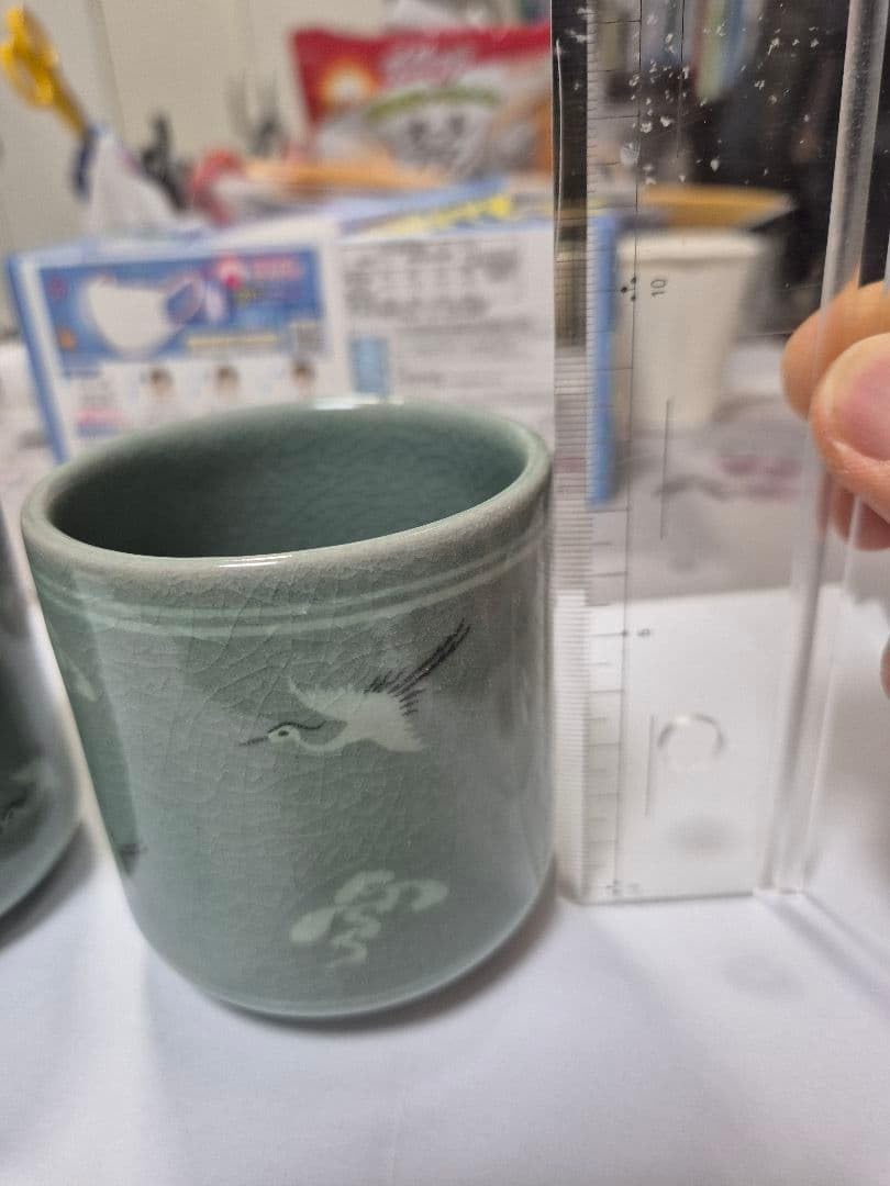 高麗青磁 柳海剛（柳根瀅）夫婦湯呑 共箱入り 雲鶴文 Amazon.co.jp: 高麗青磁 柳海剛（柳根瀅）夫婦湯呑 共箱入り 雲鶴文