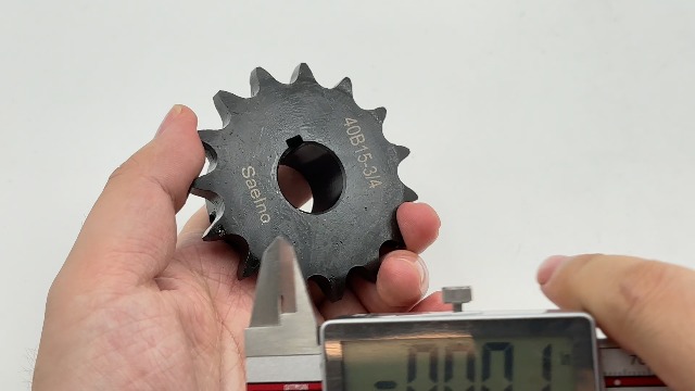 Saelno #40 Roller Chain Sprocket Type B 3/4 inch Bore 15 Tooth
