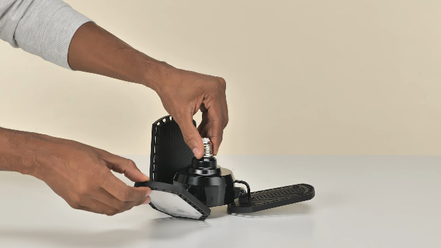 OSRAM Highbay Blade Deckenlampe - 17W LED Mit Verstellbaren Flügeln, 1700 Lumen