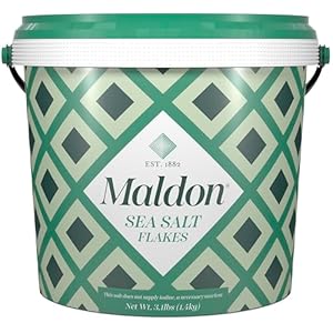 Maldon – Sea Salt Flakes Tub, 3.1 lb (1.4kg) – Unique Pyramid Shaped Salt Flakes, Perfect for a Wide Range of Dishes, Hand-Harvested for Four Generations