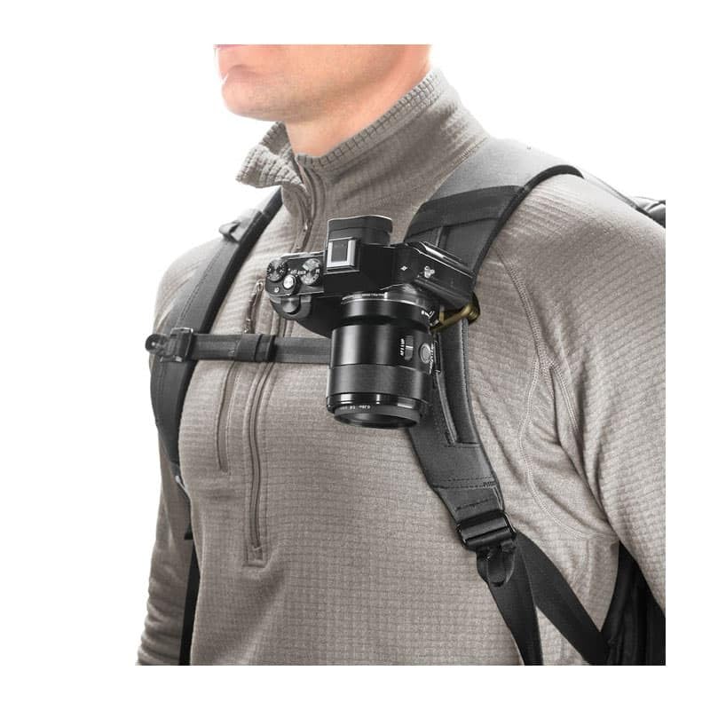 Image of Peak Design Capture Camera Clip V3, Kelp with Plate, Holds DSLR, Compact and Point and Shoot Bodies, Secure, Stable and Accessible, Attaches to Straps and Belts, Quick Release, 200 lb Capacity