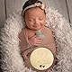 nagu® Meilensteinkarten Baby Holz - 12 liebevoll gestaltete Meilensteinkarten Schwangerschaft mit niedlichen Tieren und Wolken - Baby Monatskarten aus nachhaltigem Holz, Geschenkbox inkl.