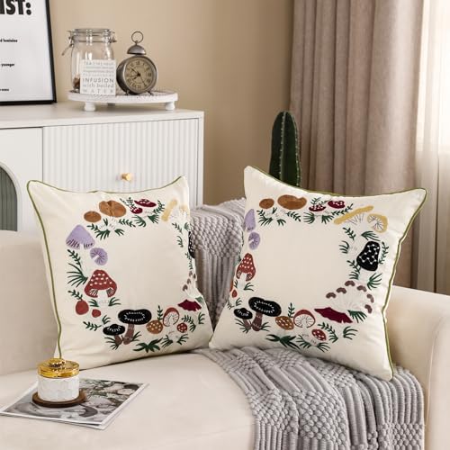 Housse de coussin brodée champignon en coton pour une maison chaleureuse et poétique