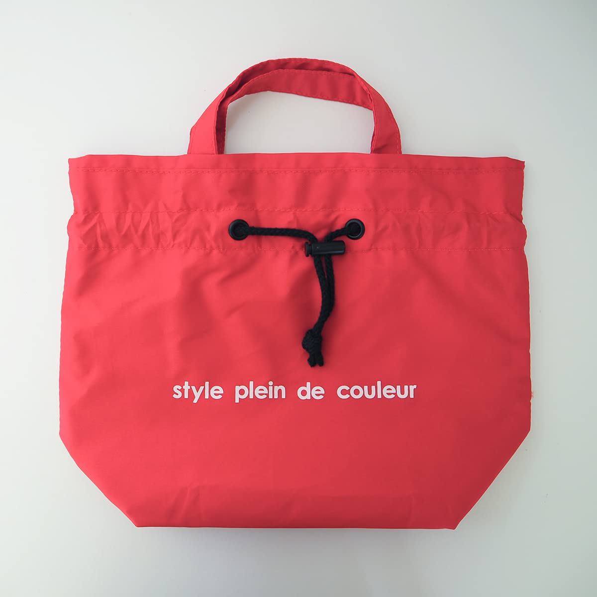 ☆新品未使用☆ファミリ 赤デニム ランチバッグ（巾着） レア 廃盤 ☆新品未使用☆ファミリ 赤デニム ランチバッグ（巾着） レア 廃盤