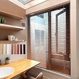 Lambrequin supérieur innovant : Le déflecteur supérieur allongé bloque la lumière au niveau du rail supérieur pour des pièces plus sombres et une meilleure intimité que les stores vénitiens classiques, Un bord intérieur incurvé épouse le rail pour éviter les marques de pression lorsqu’ils sont repliés, offrant ainsi aux stores pour fenêtres intérieures un aspect net et intégré