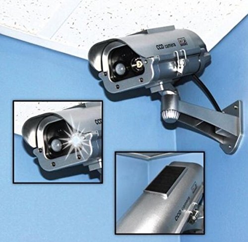 BW Caméra factice de vidéosurveillance extérieure à énergie solaire avec lumières LED infrarouges clignotantes et détection de capteur humain