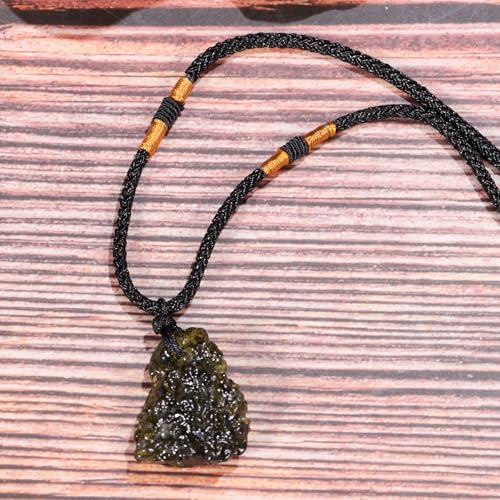 Collier météorite vert idéal pour briller en fête et en soirée