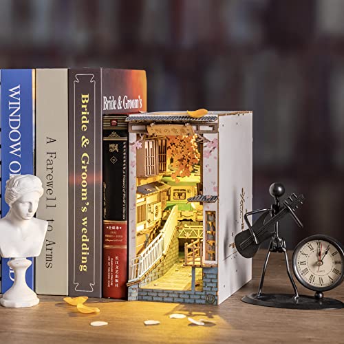 ROBOTIME Sakura Densya Book Nook Kit, Casa Libros de Madera, Bookend con Luces LED, Hogar, Decoración de Estantería, Regalo del Día de la Madre