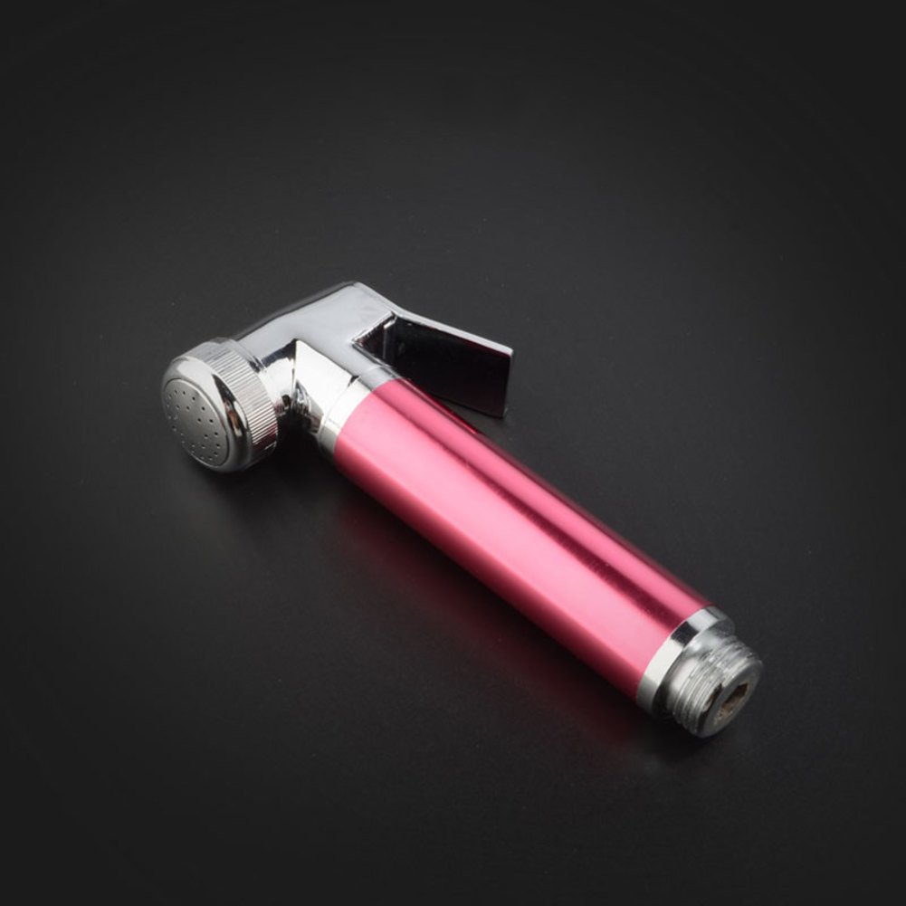 Bidé de mano presurizado en color rosa para un baño moderno y elegante